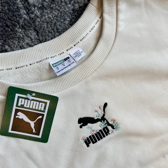 Puma Floral Print Crewneck Shirt NEW Women's Size Medium - Picture 2 of 7